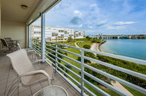 Living Room Balcony1b