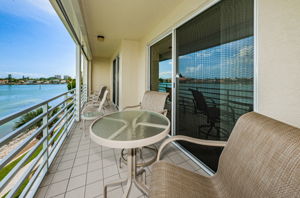 Living Room Balcony View1e
