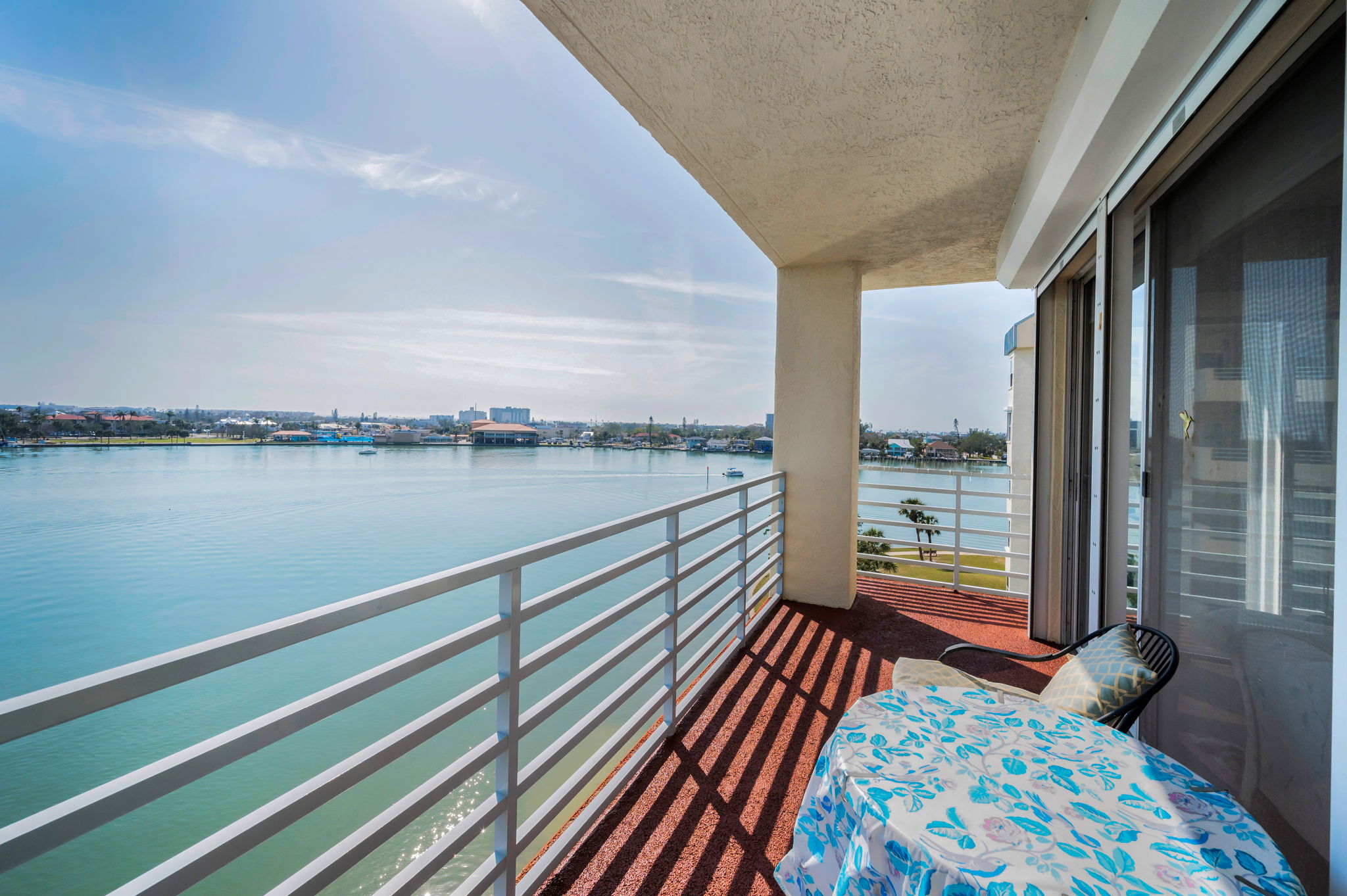 Living Room Balcony5