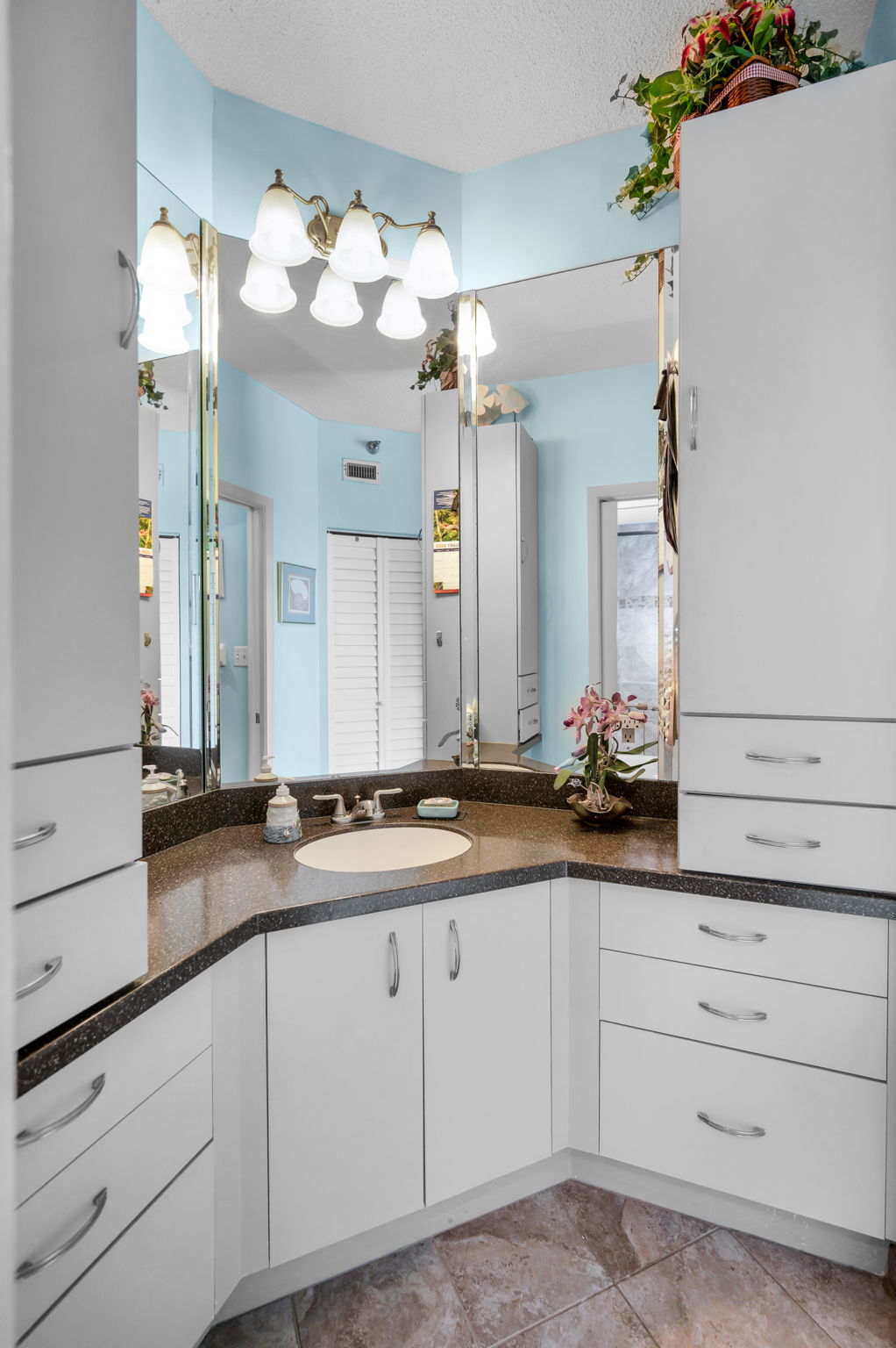 Master Bathroom1c