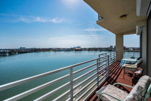 Master Bedroom Balcony3