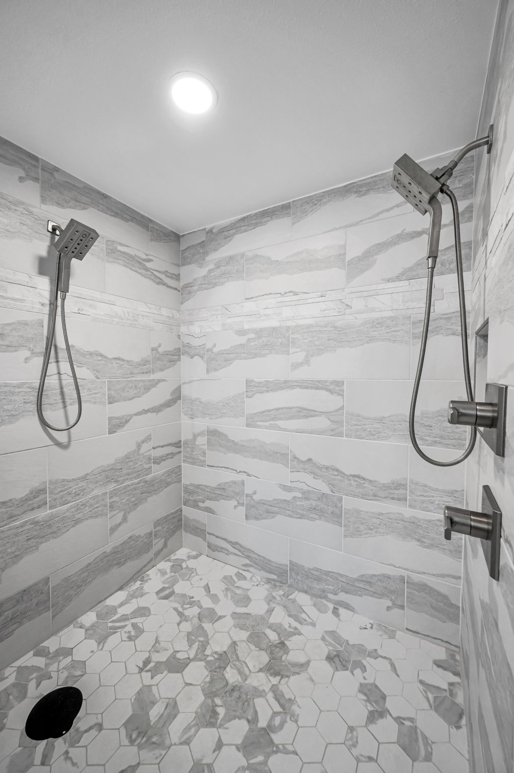 Primary Bathroom1c