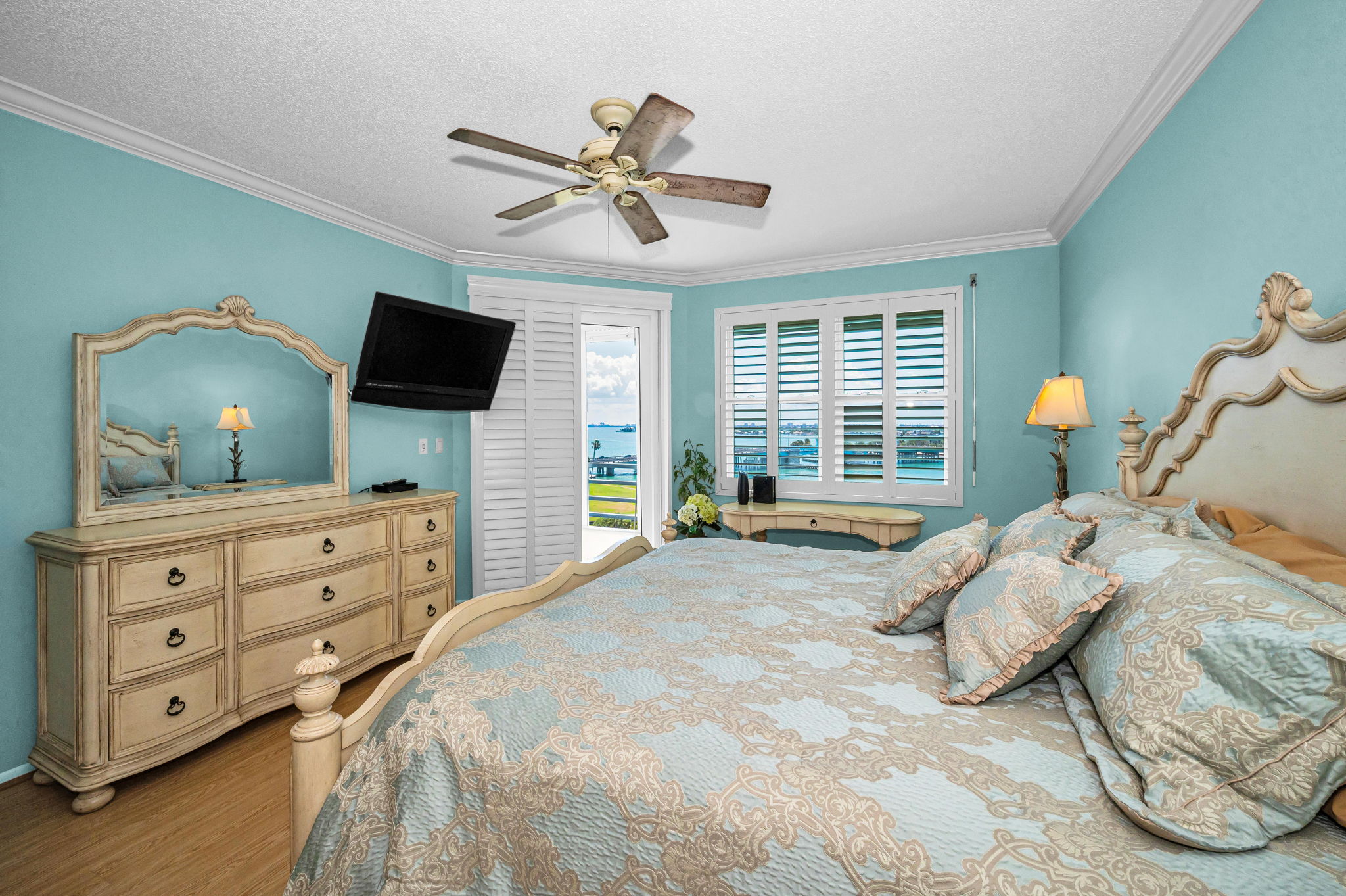 Primary Bedroom1b