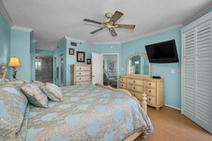 Primary Bedroom1d