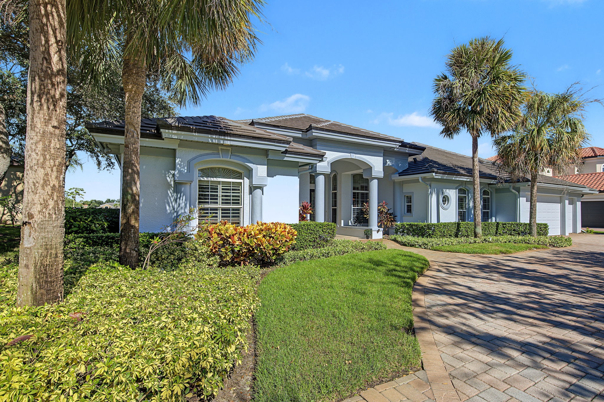 Front Exterior23
