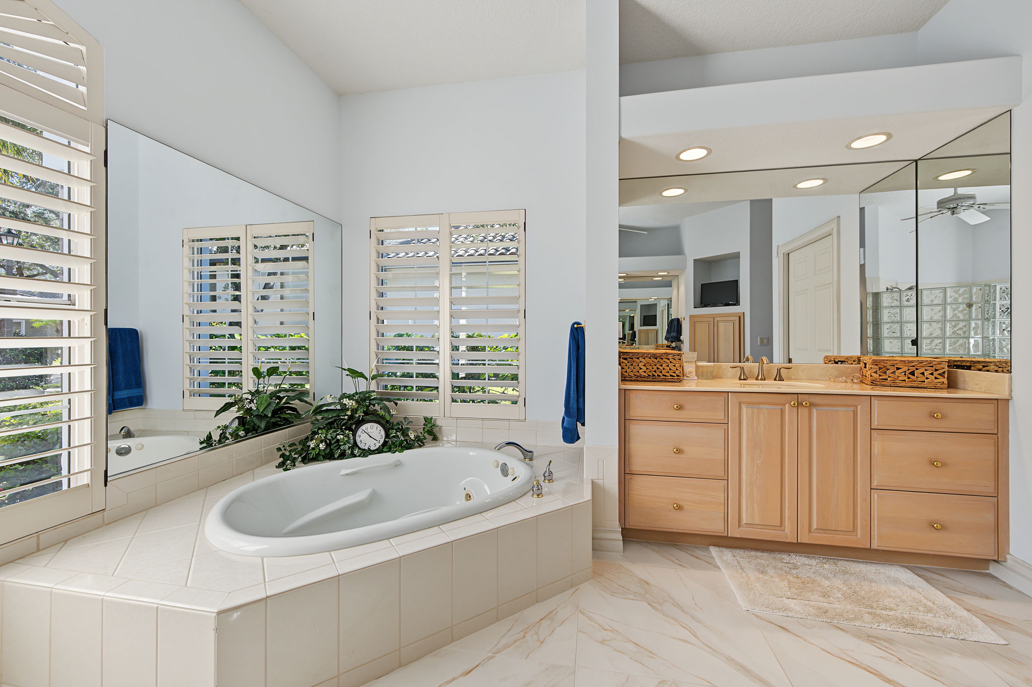 Primary Bathroom1c