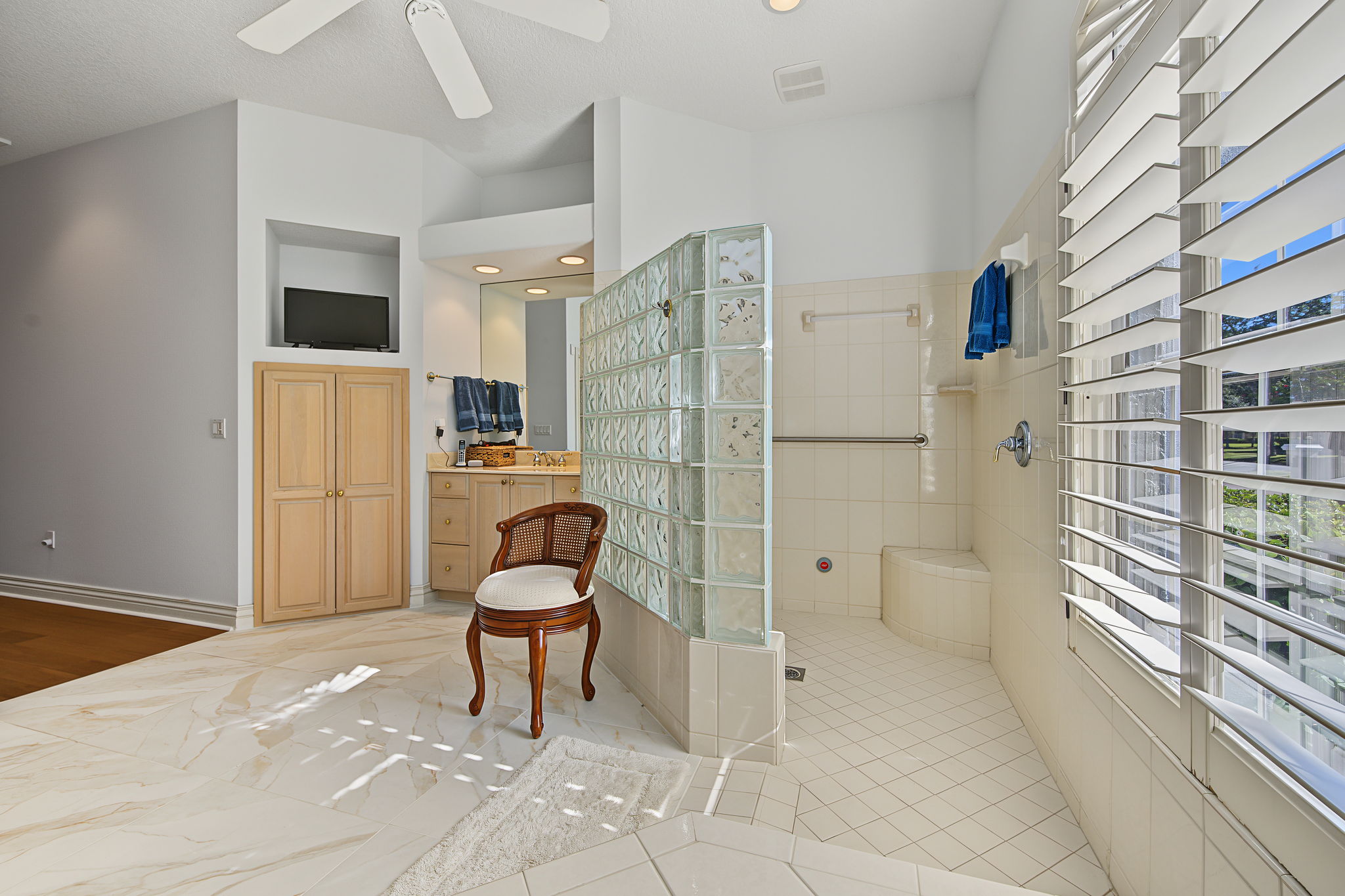 Primary Bathroom1f