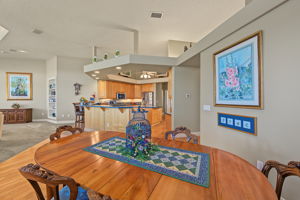 Kitchen Eat-in Area3