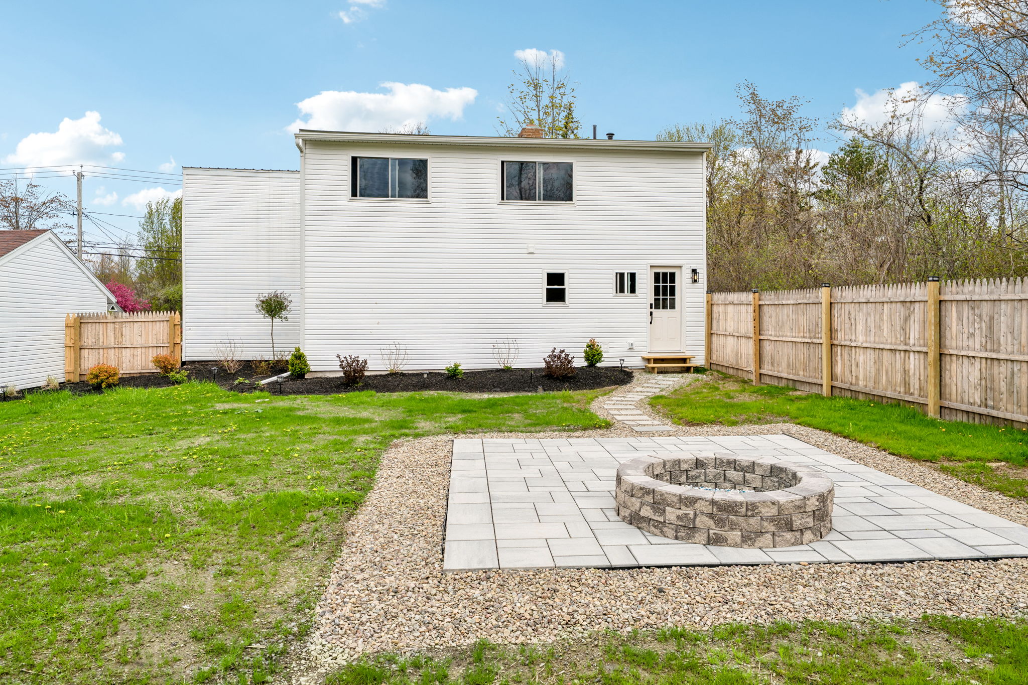114r-789 Lake St-S0805-016