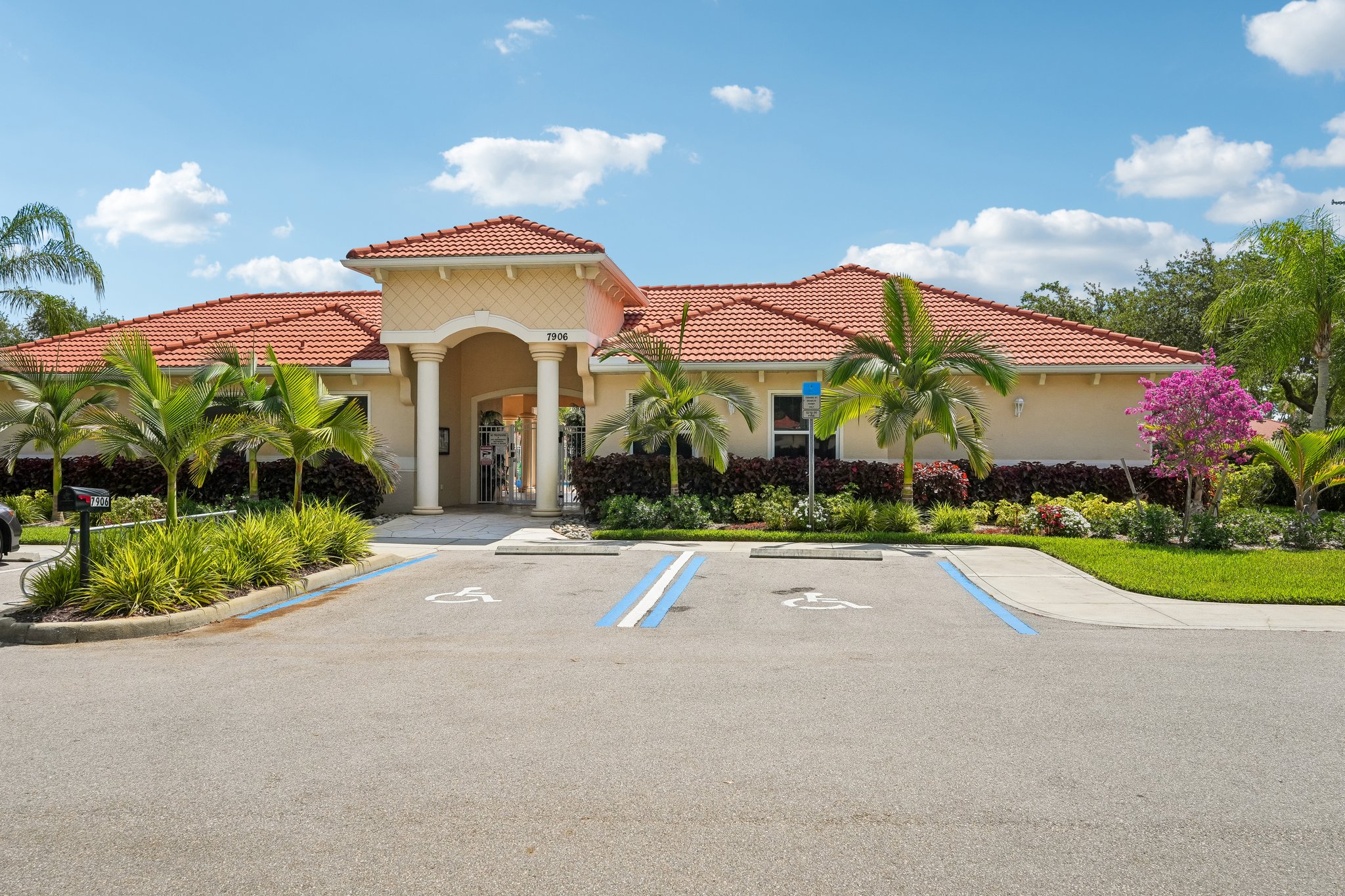 Sanctuary Cir 1-1505-901.jpg