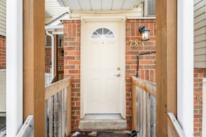 Front Porch/Entrance