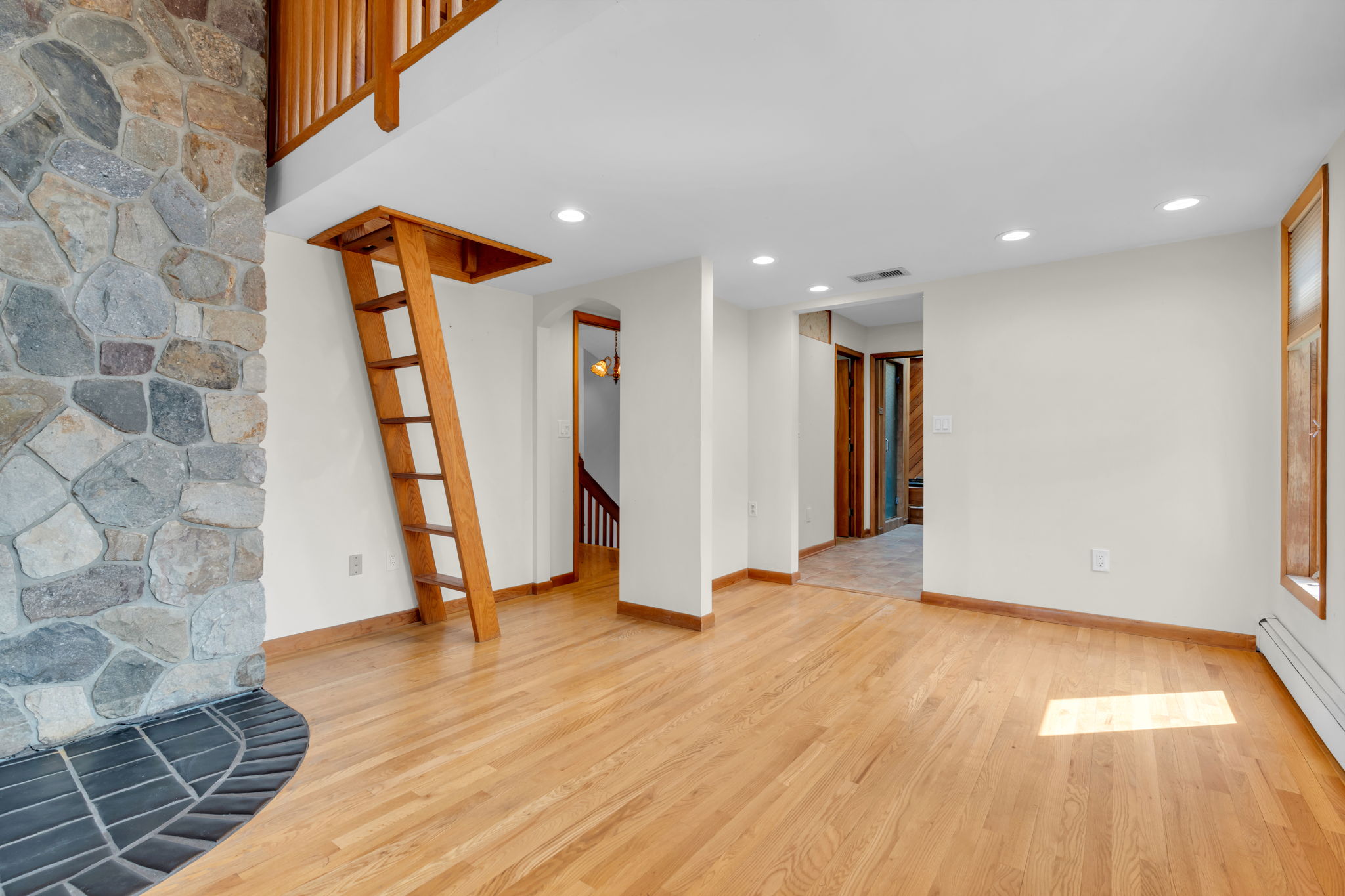 Entry into primary bedroom