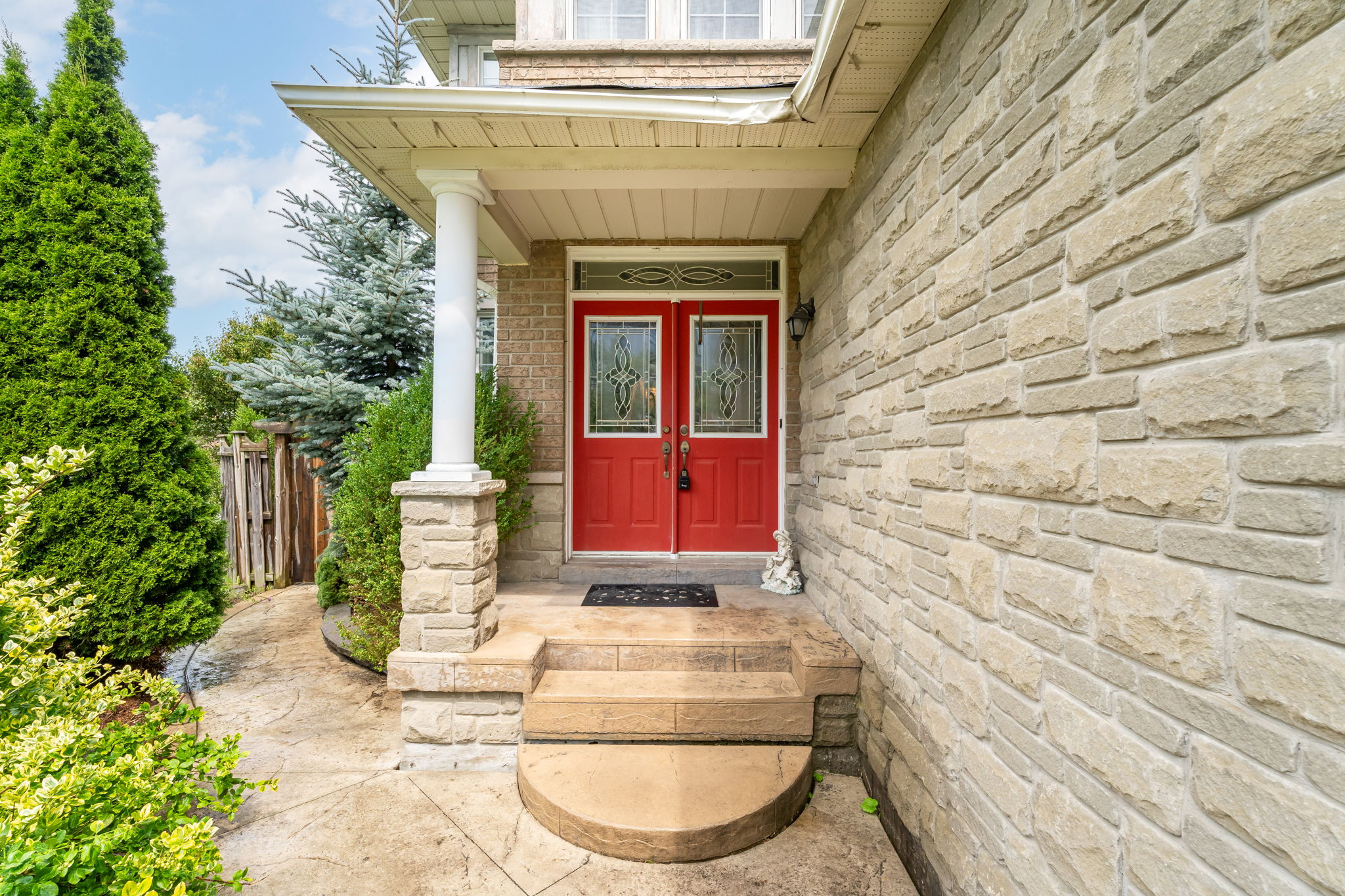 Front Porch/Entrance