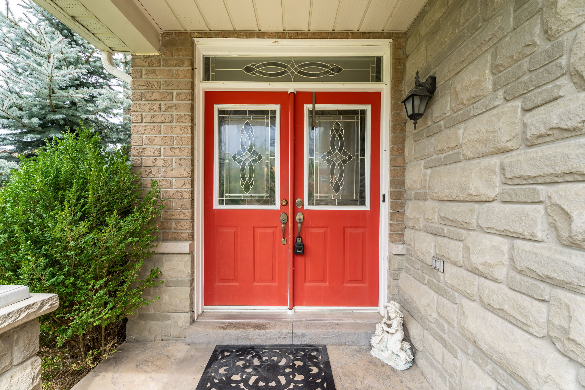 Front Porch/Entrance