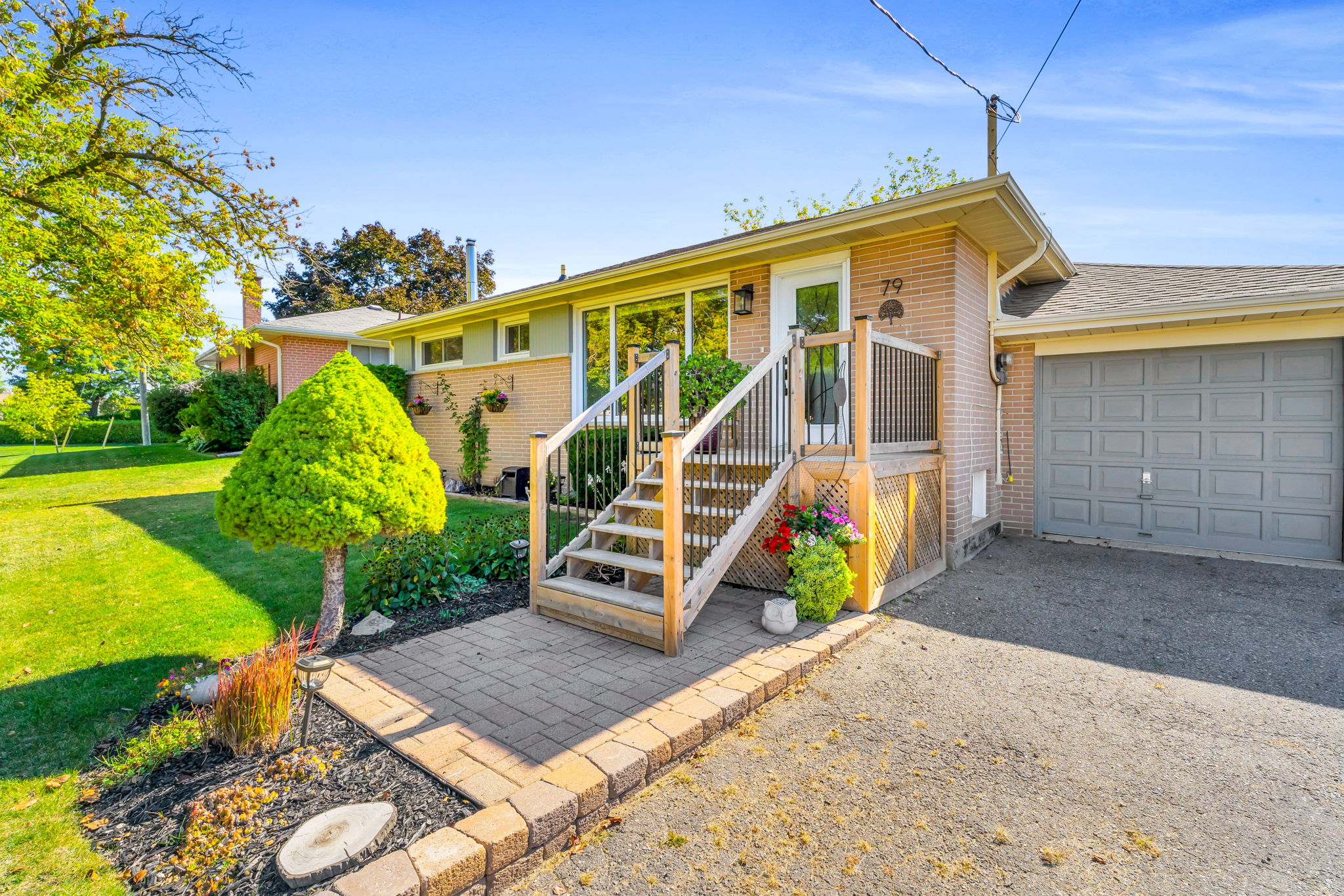 Front Porch/Entrance