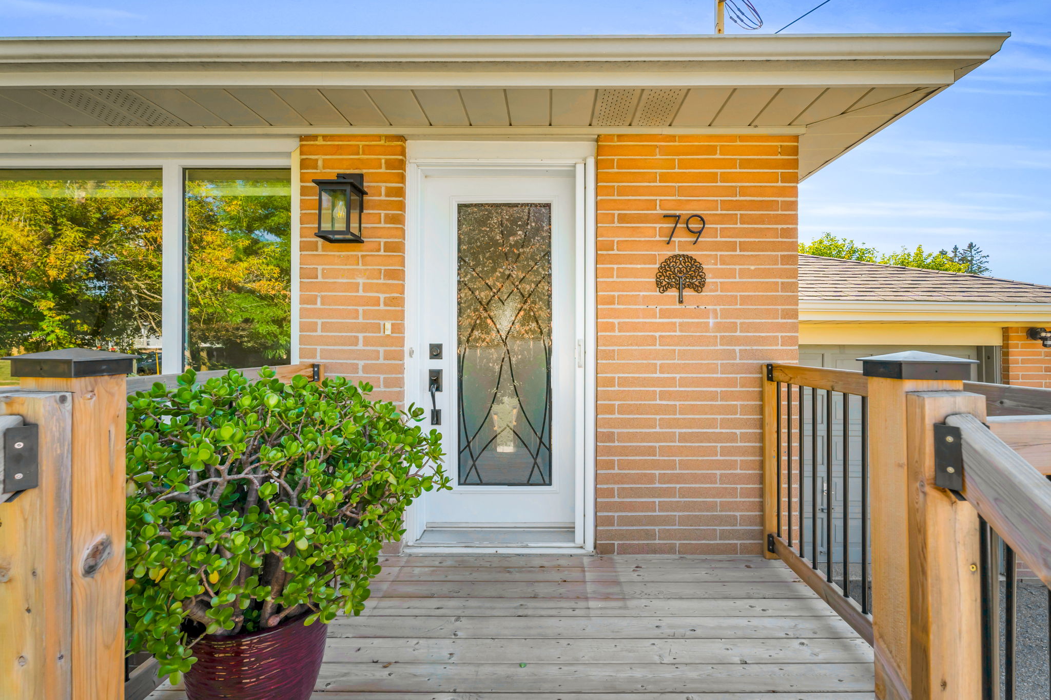 Front Porch/Entrance