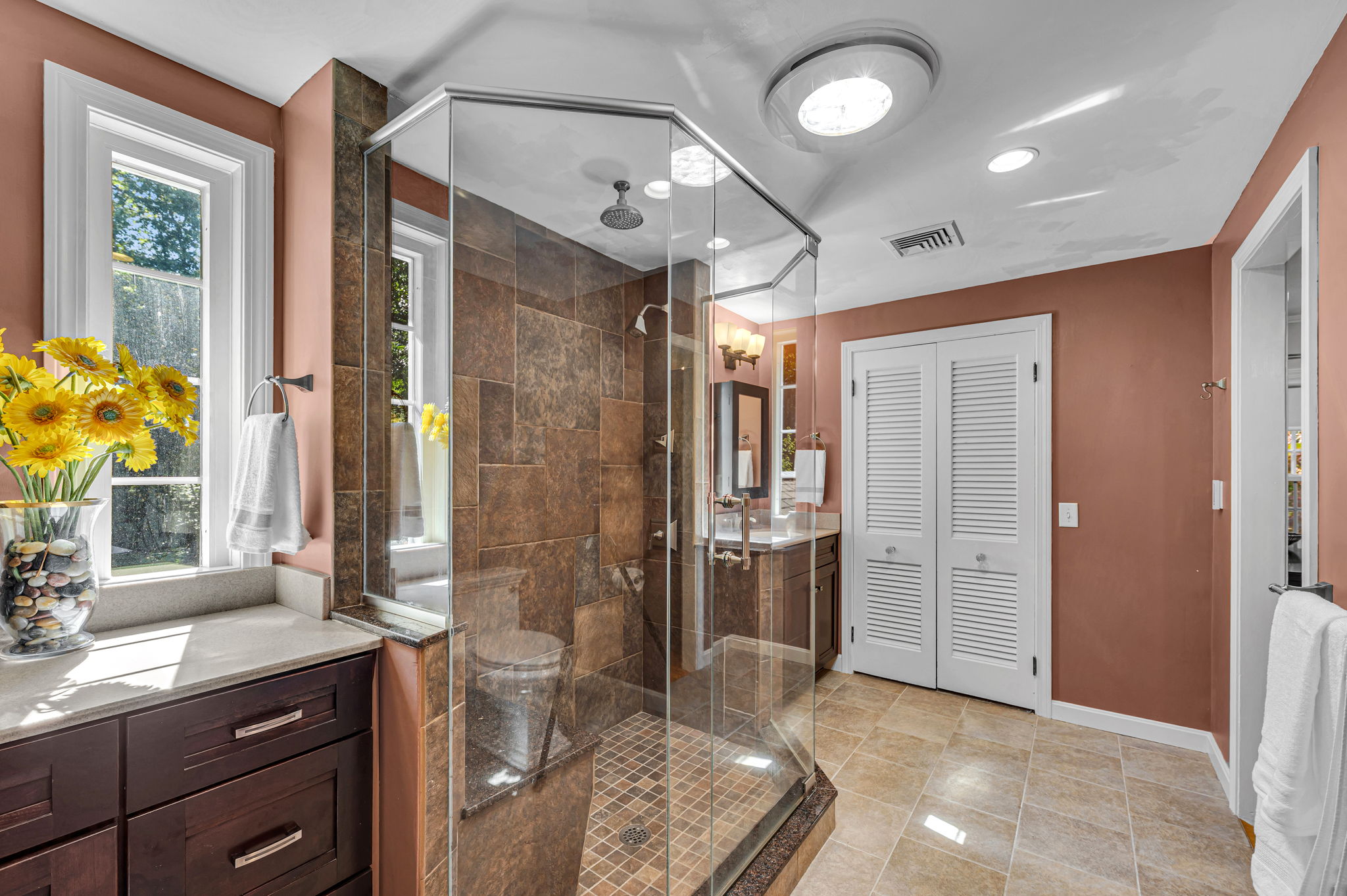  Photo 76