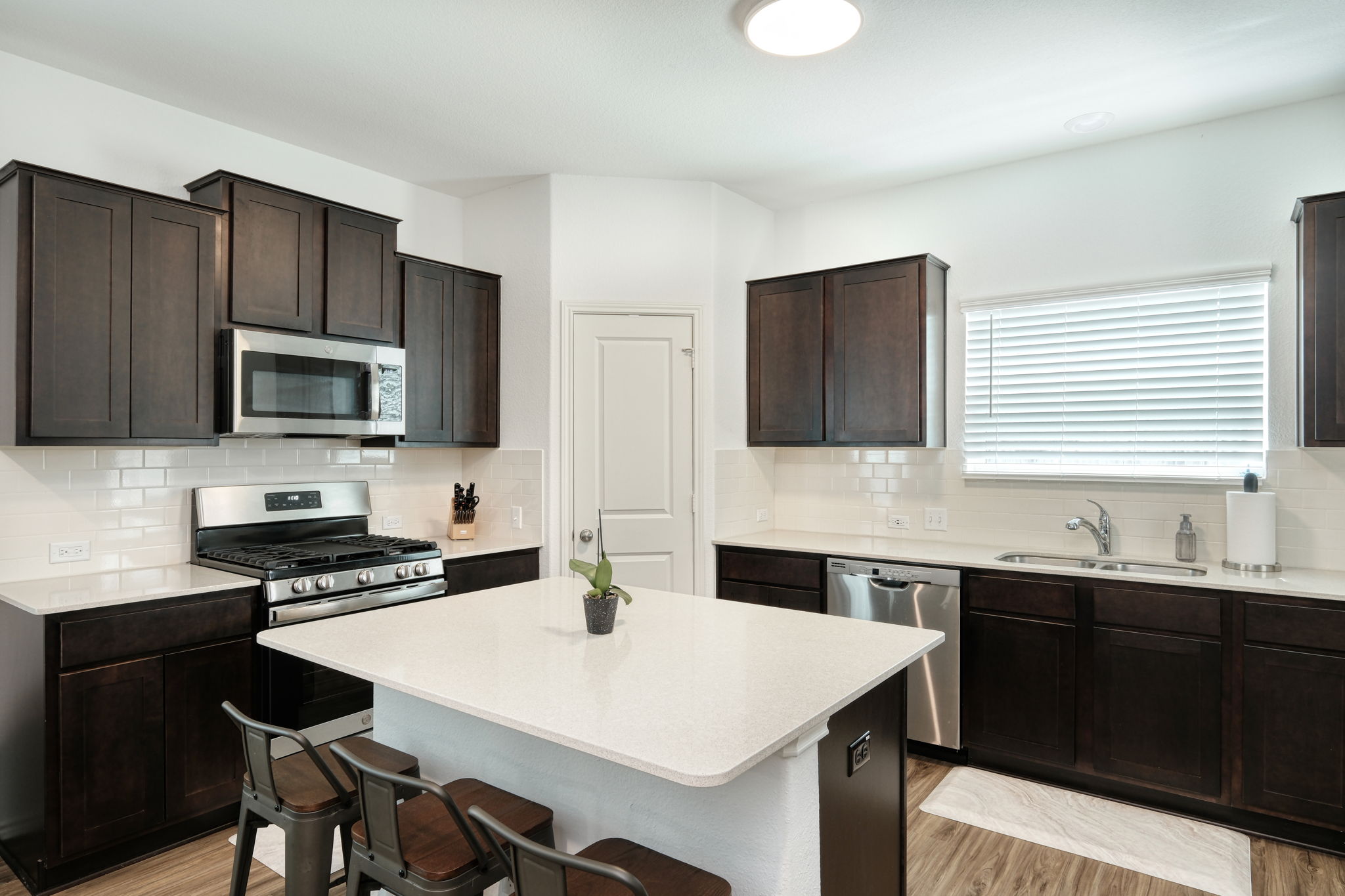 Kitchen/Breakfast Bar