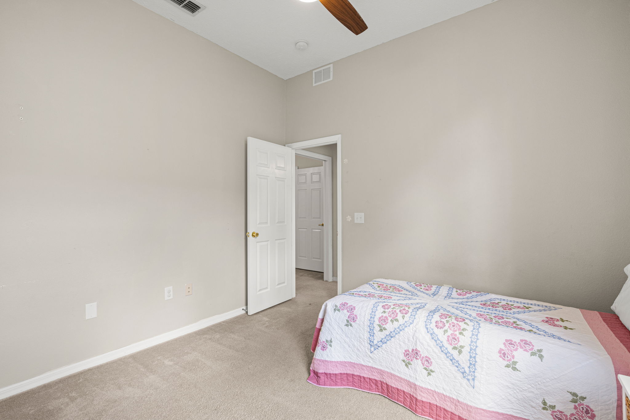  Photo 47