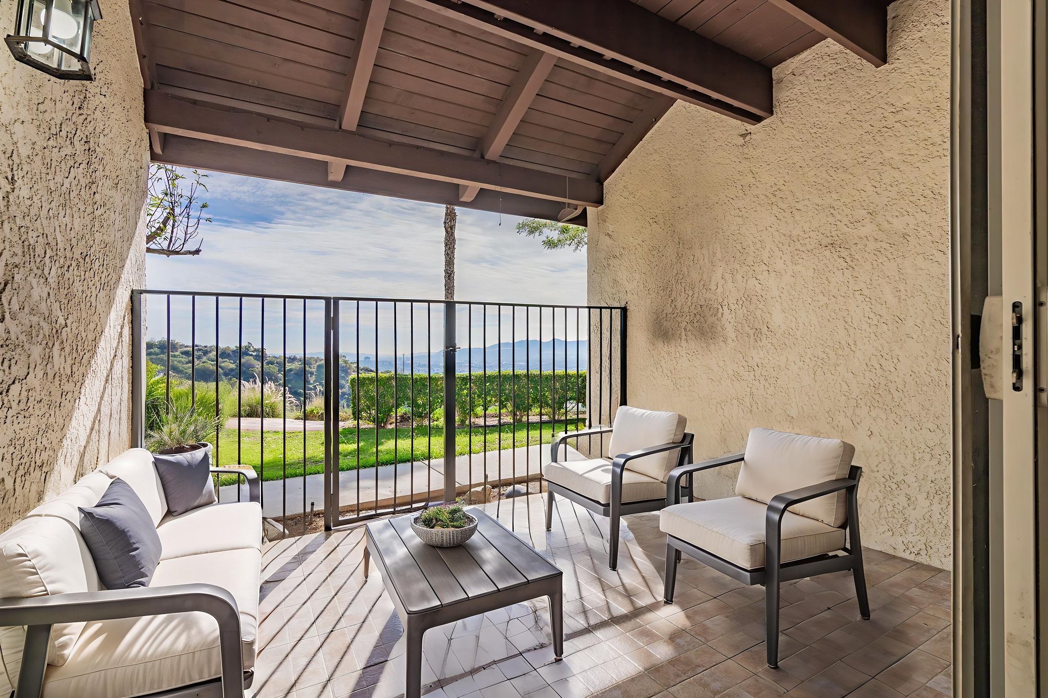 _CK10400 virtually staged.jpeg