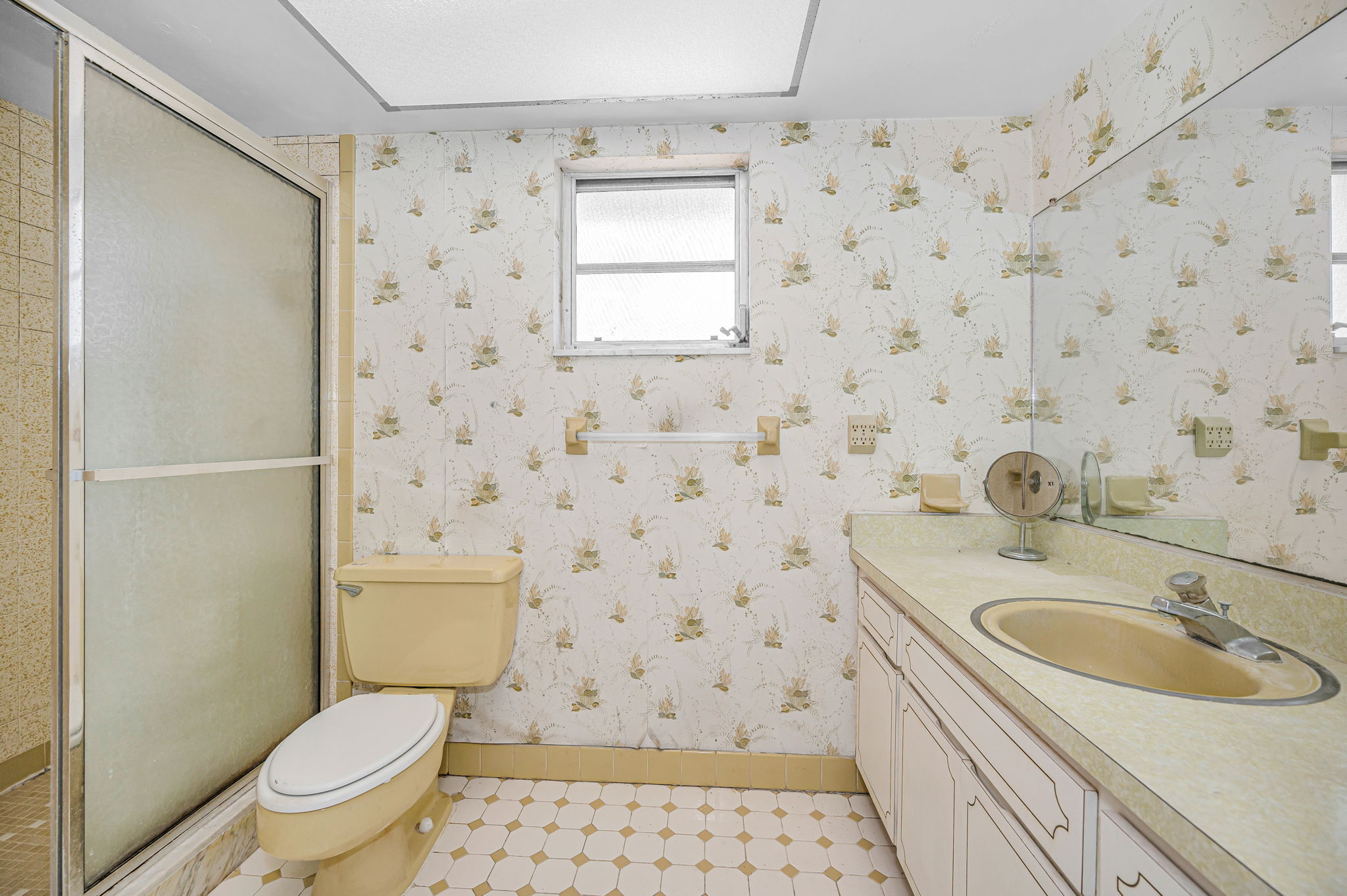 Primary Bathroom1b