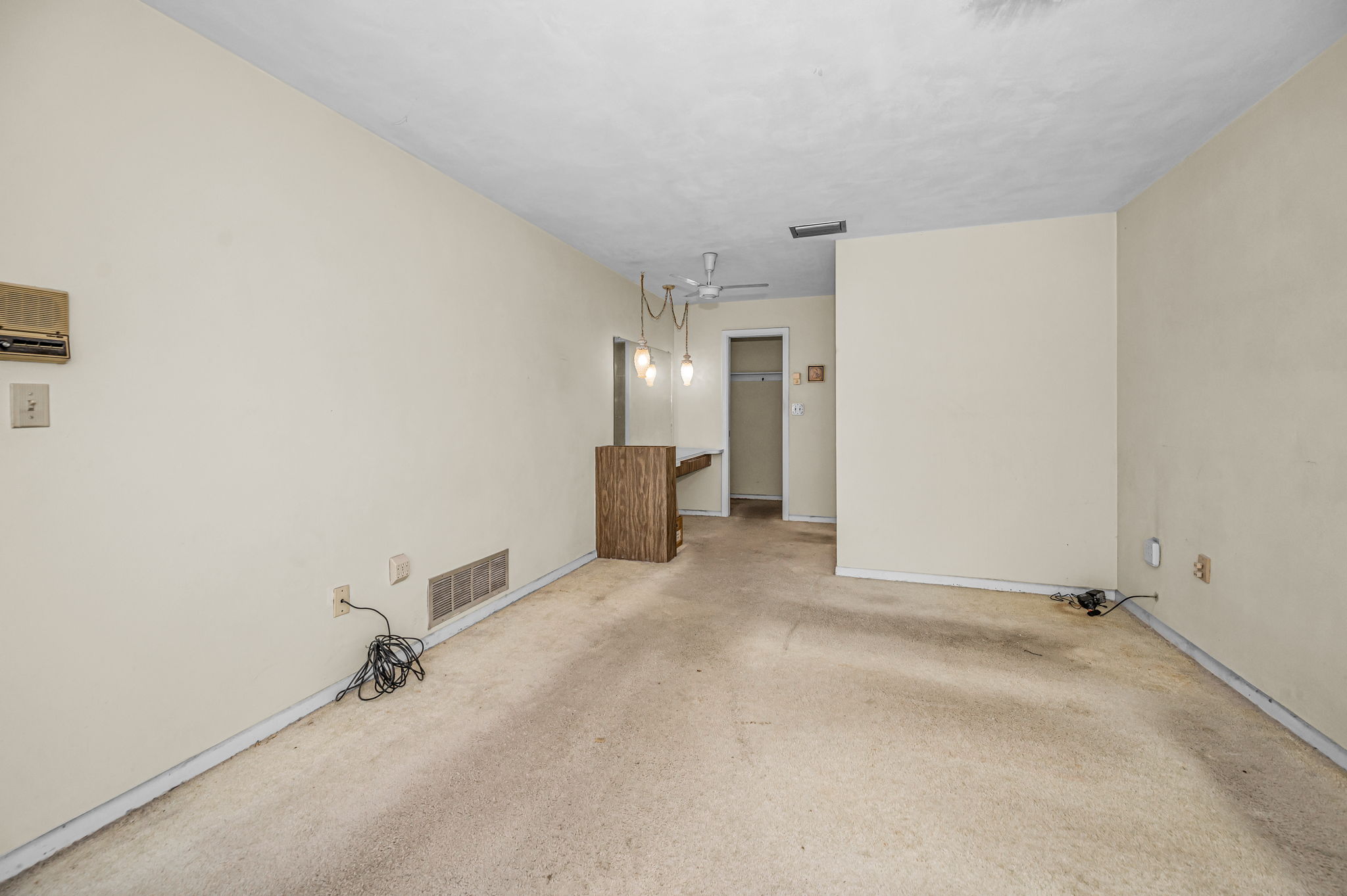 Primary Bedroom1b