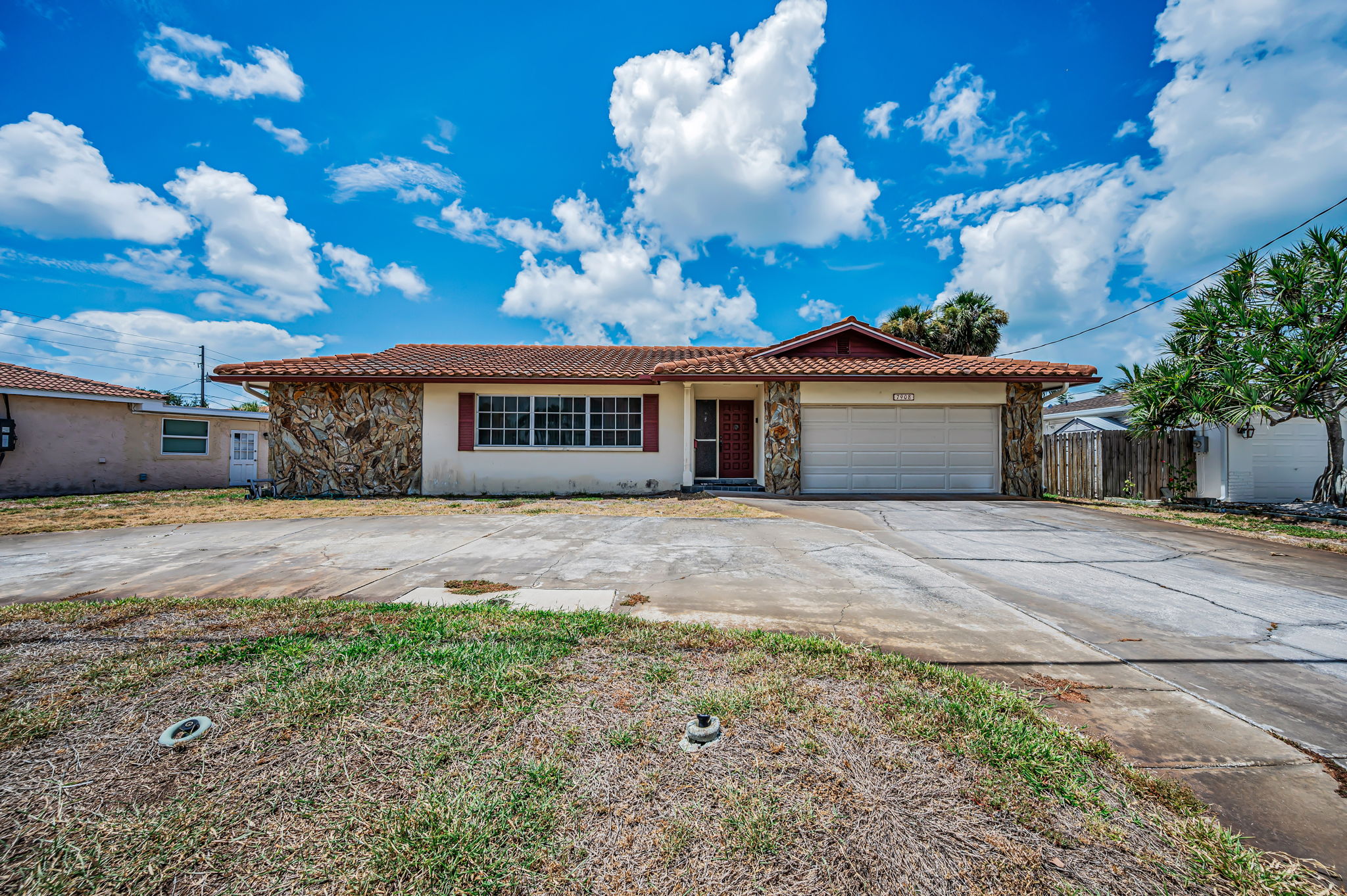 Front Exterior5