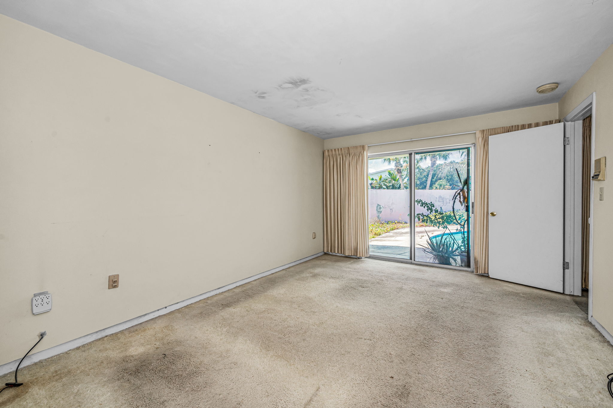 Primary Bedroom1a