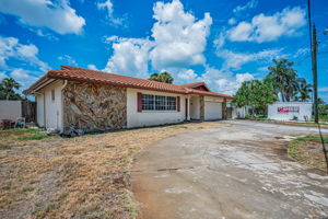 Front Exterior4