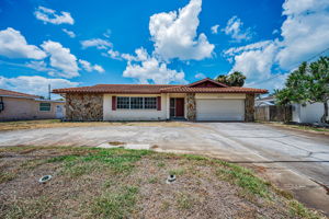 Front Exterior5