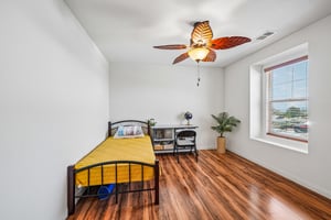 Zona Ct-S1006-033.jpg
