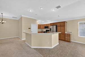 Kitchen Eat-In Breakfast Bar