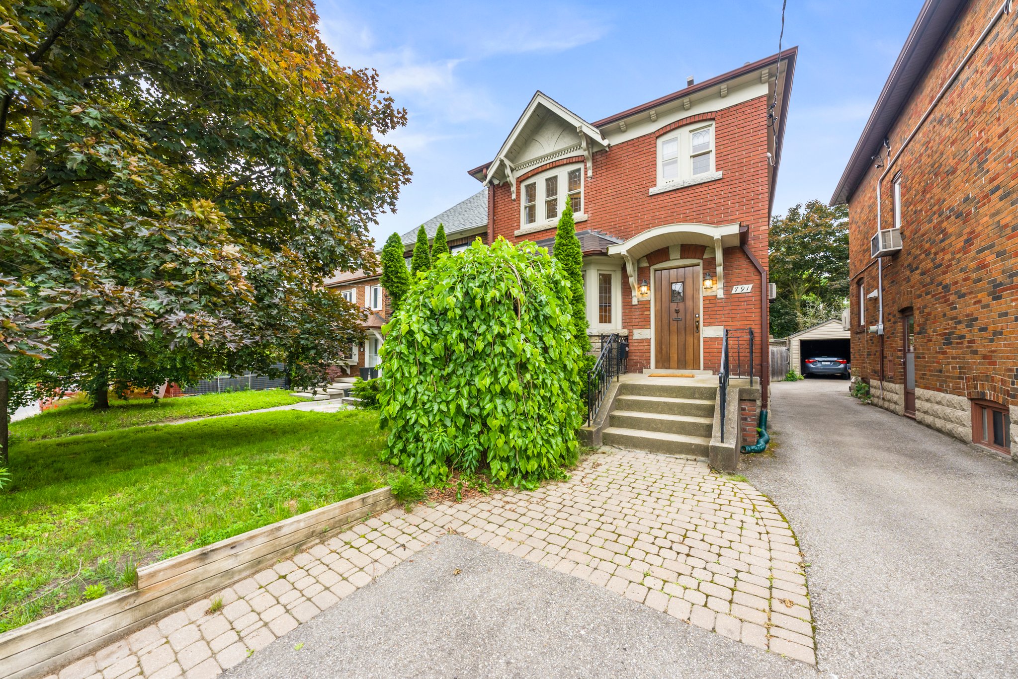 791 Millwood Rd Toronto, ON M4G 1W1