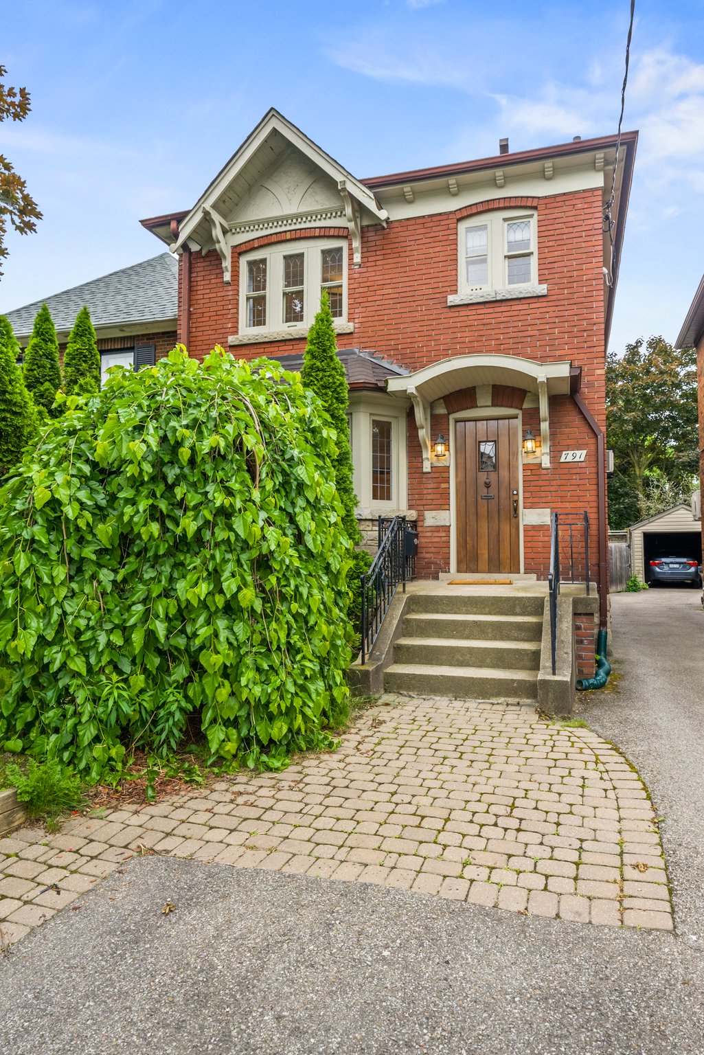 791 Millwood Rd Toronto, ON M4G 1W1