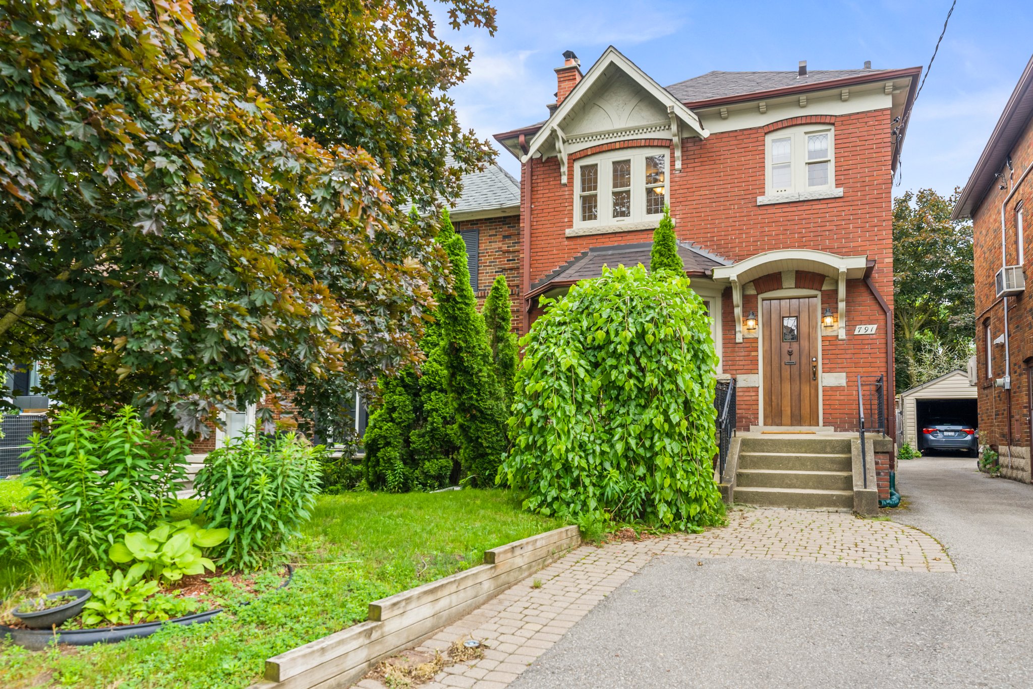 791 Millwood Rd Toronto, ON M4G 1W1