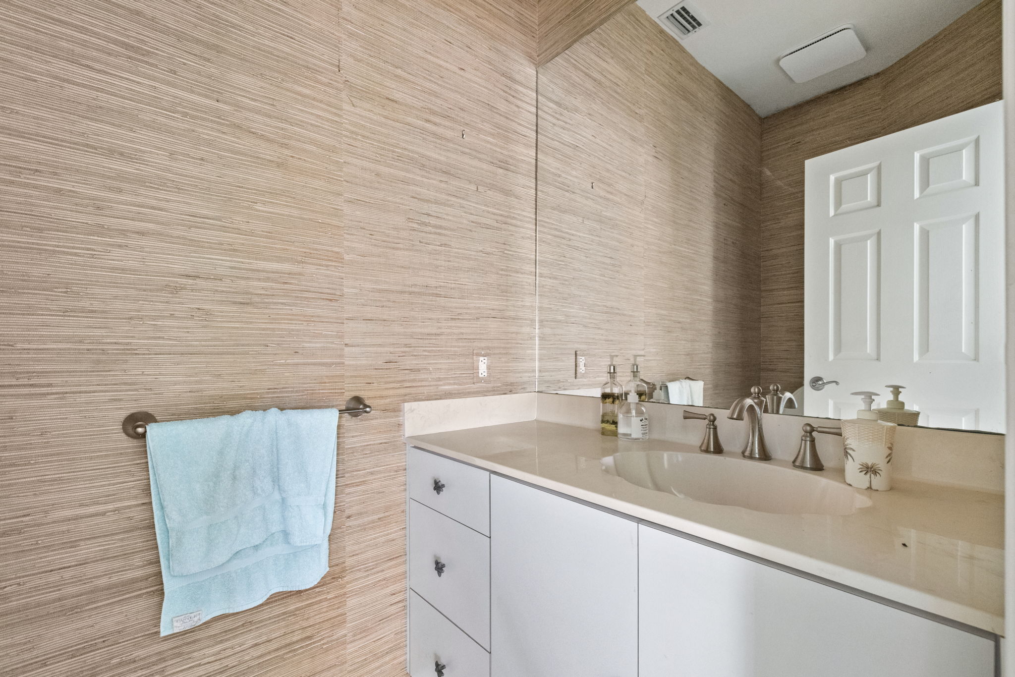 Guest Bathroom (2)