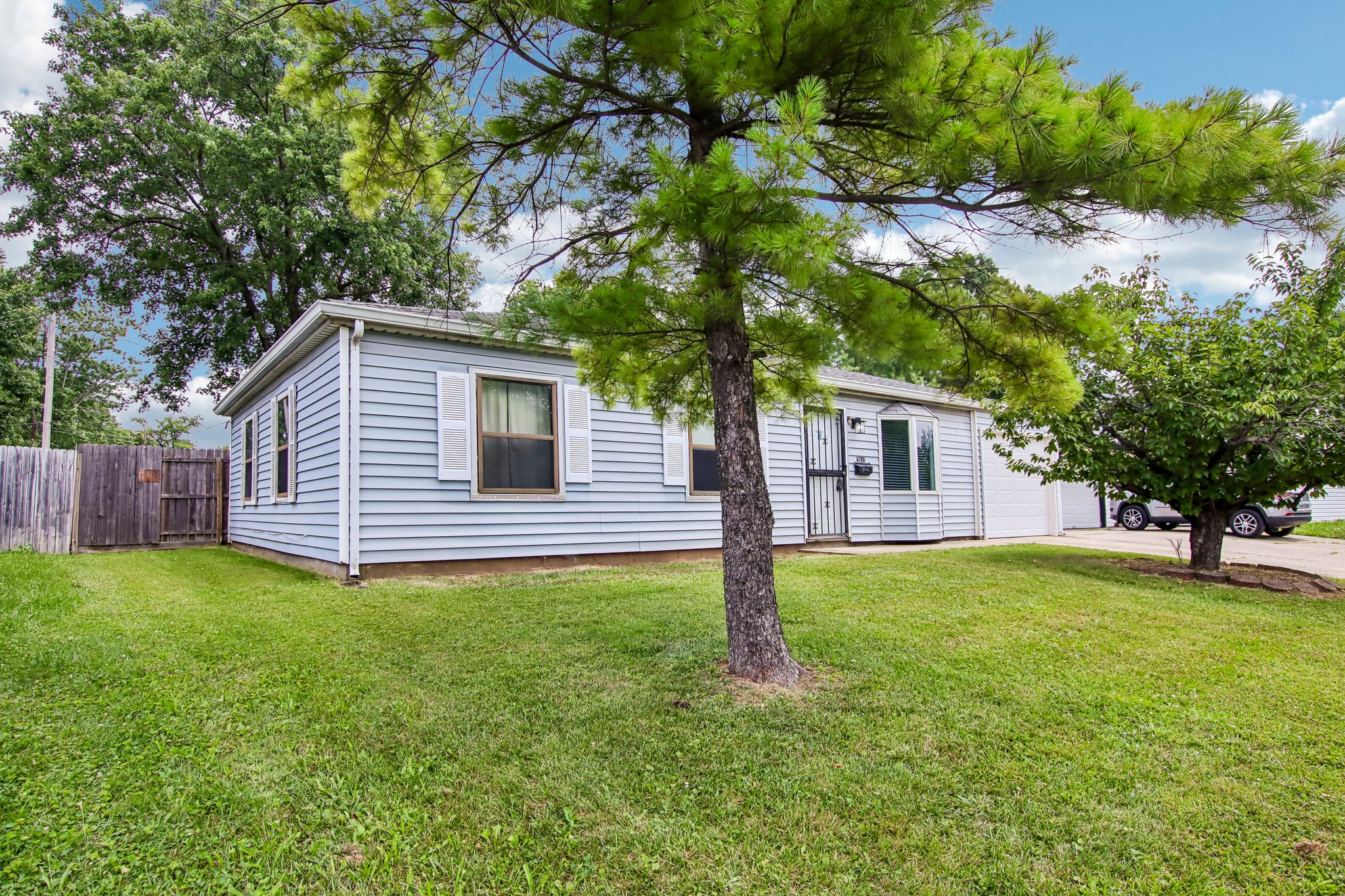 E Souter Dr-S1007-002.jpg