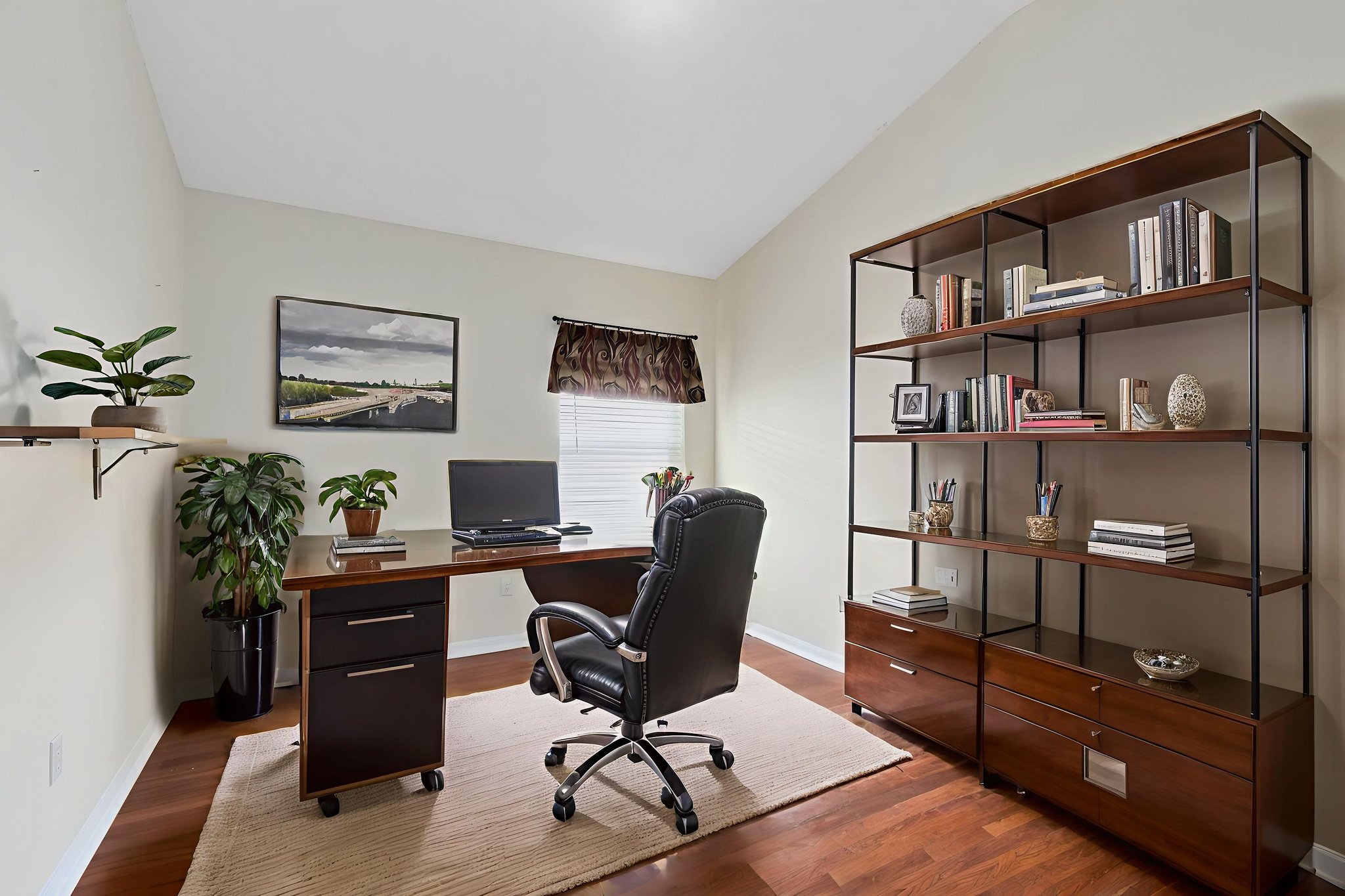 3u1a0187-3u1a0189 virtually staged.jpeg