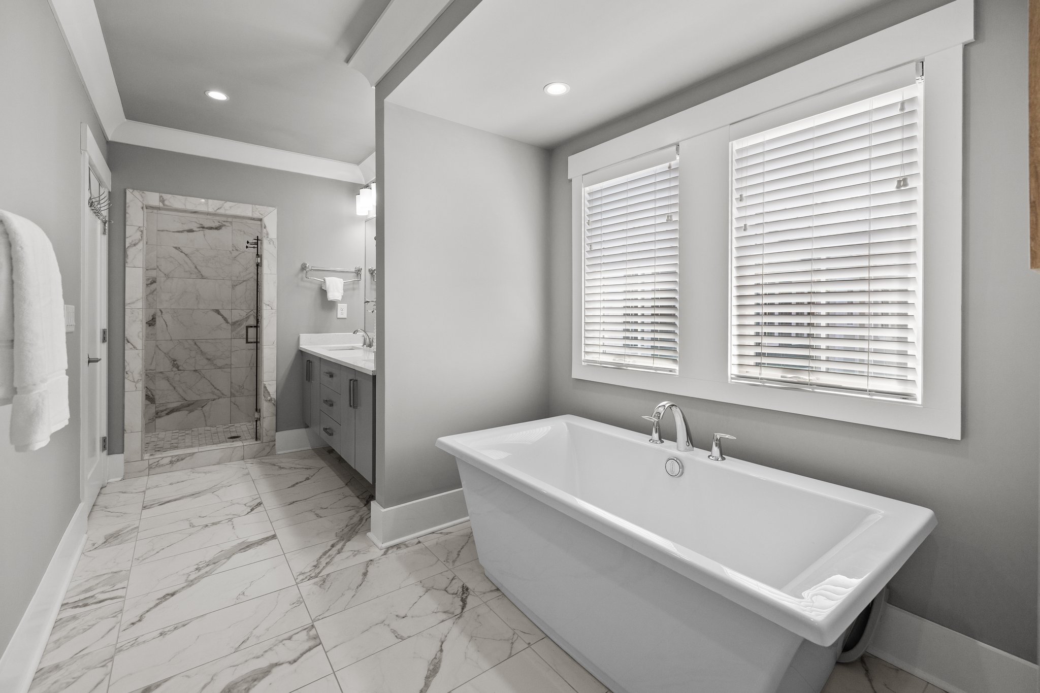 Deep Garden Tub with Ledges