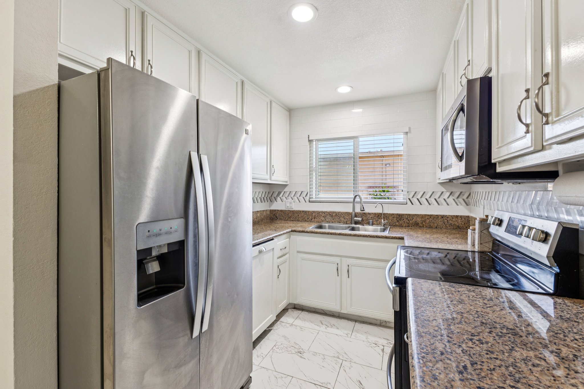 N Mollison Ave 9-S1501-012.jpg