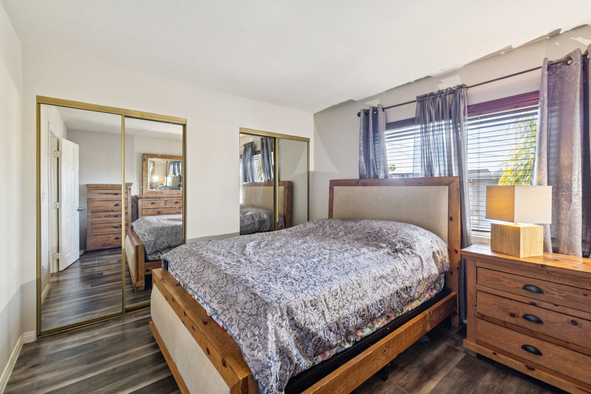 N Mollison Ave 9-S1501-024.jpg