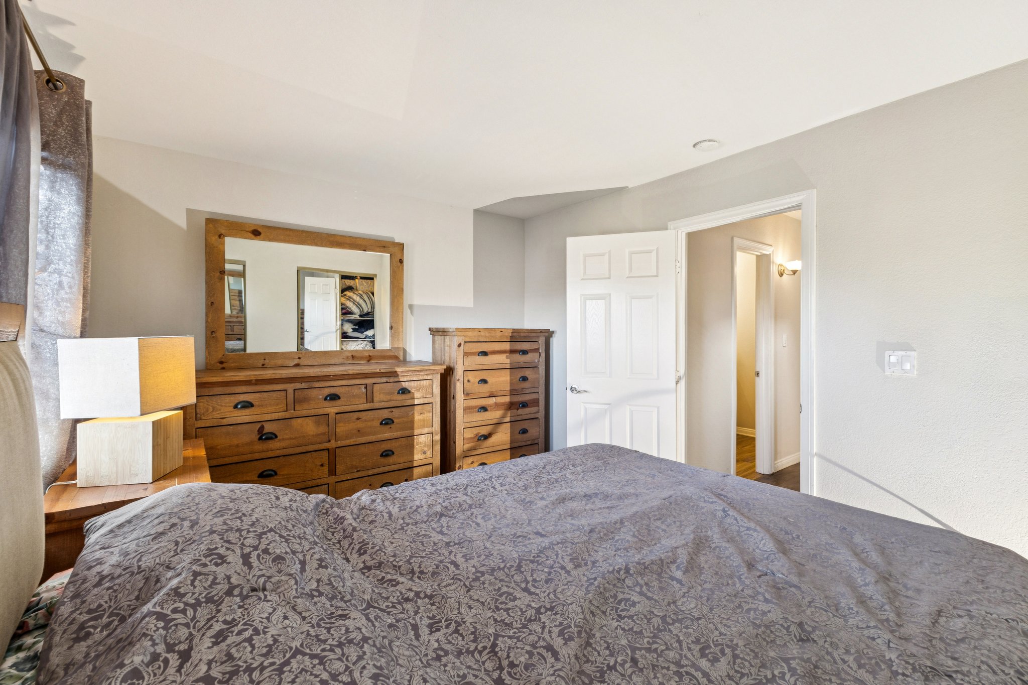 N Mollison Ave 9-S1501-027.jpg