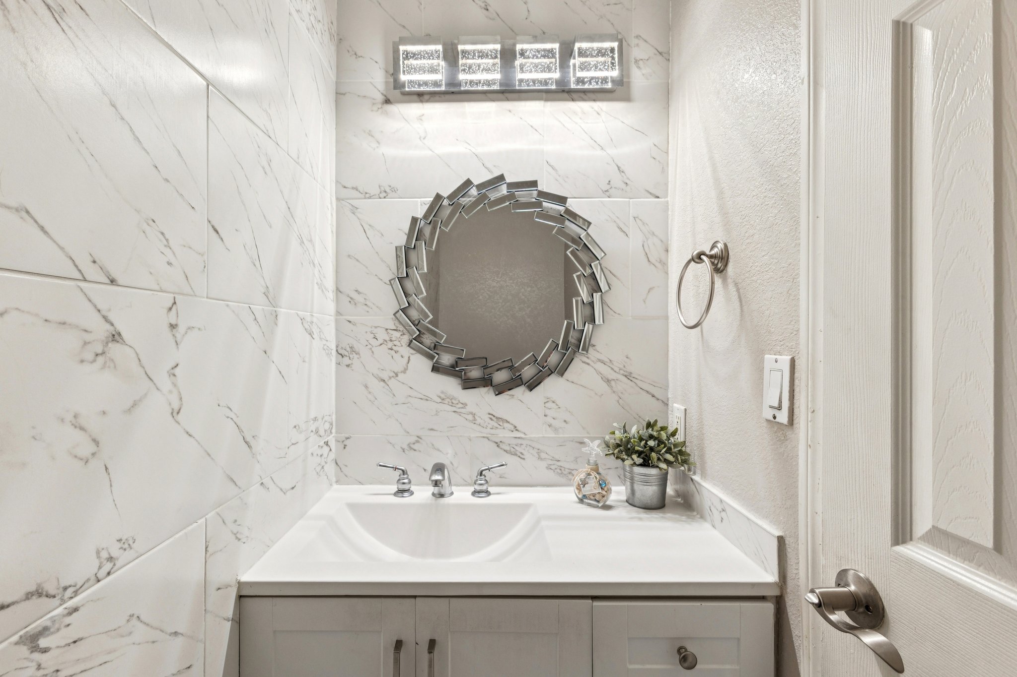 N Mollison Ave 9-S1501-028.jpg