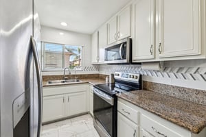 N Mollison Ave 9-S1501-014.jpg