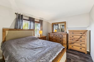 N Mollison Ave 9-S1501-026.jpg