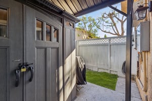 N Mollison Ave 9-S1501-031.jpg