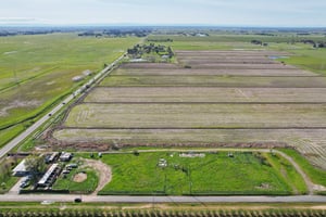 Country Acres Ln-017.jpg