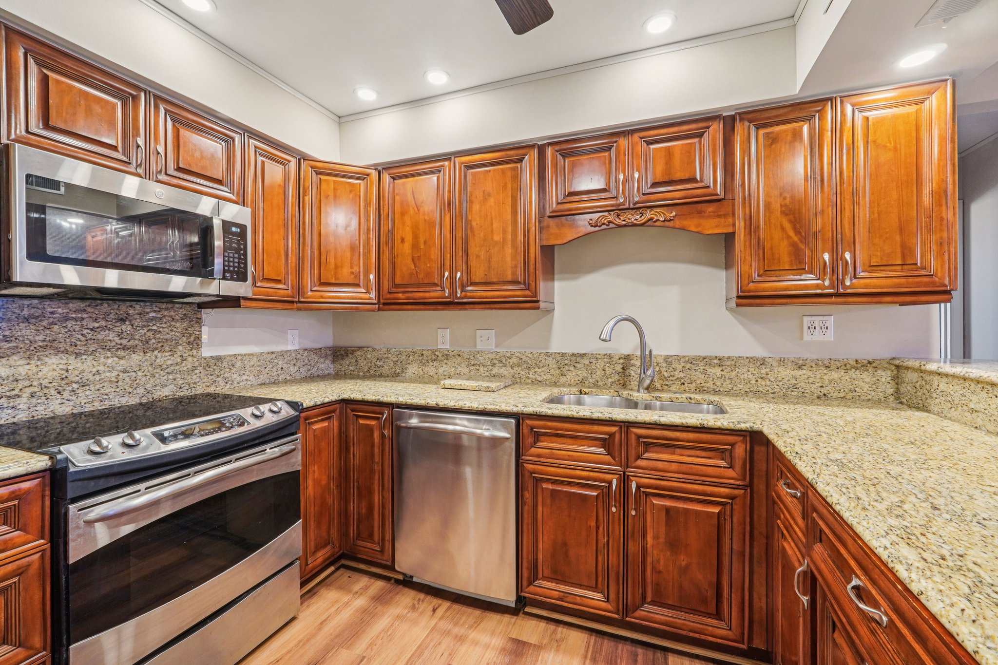 188750-191185 - 7920 Greenside Ct, Charlotte, NC 28277-S1702-009.jpg