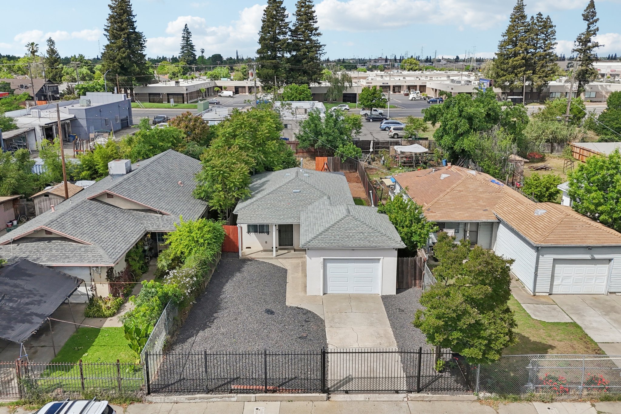 32nd Ave-S1404-027.jpg