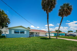 Front Exterior21